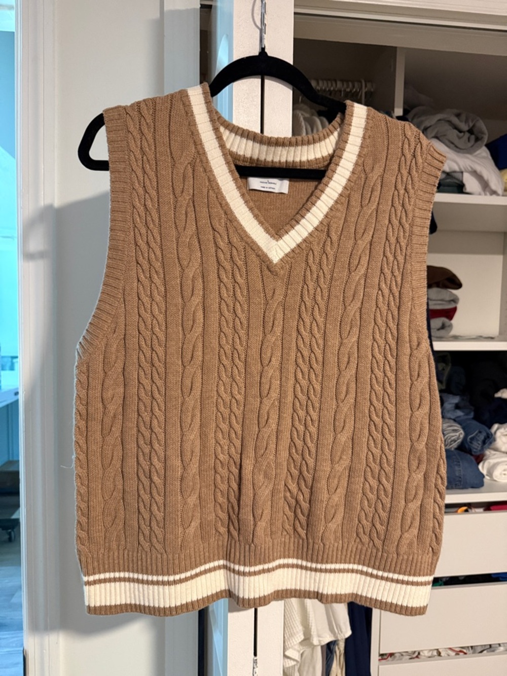 Old Navy Tan Cable Knit V-Neck Sweater Vest with Cream Trim